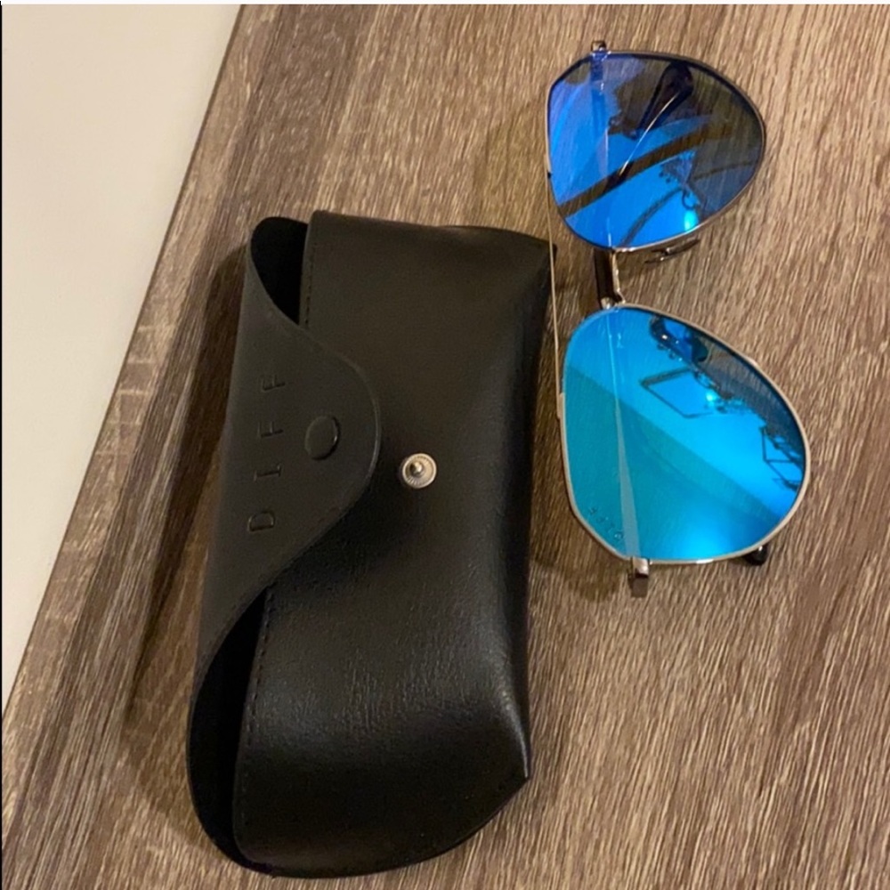 NWOT Diff Blue Aviator Sunglasses
